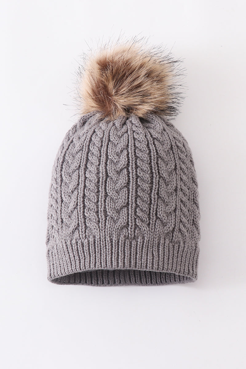 Bonnet tricoté en maille torsadée grise avec pompon bébé, enfant, adulte