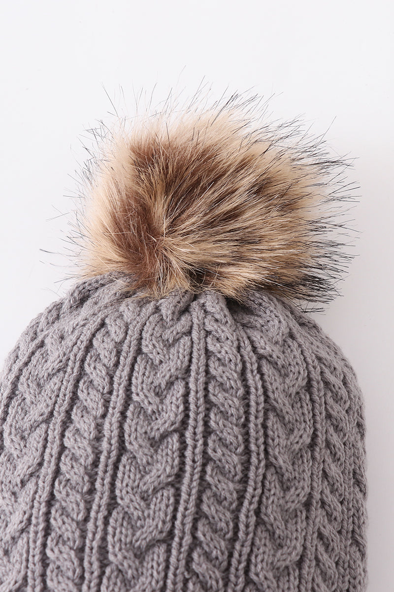 Bonnet tricoté en maille torsadée grise avec pompon bébé, enfant, adulte