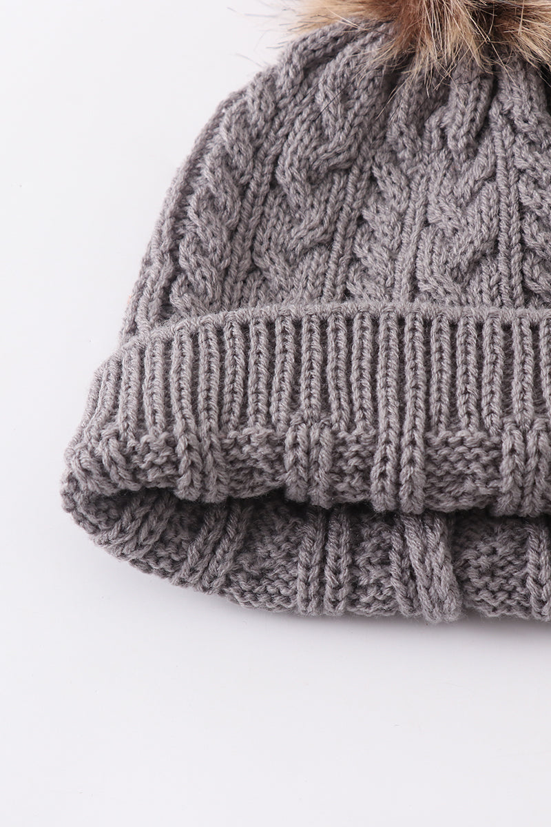 Bonnet tricoté en maille torsadée grise avec pompon bébé, enfant, adulte