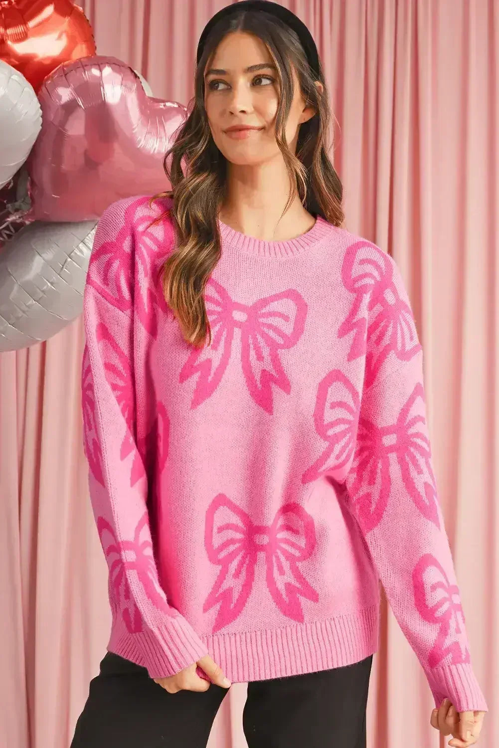 Pull ample à manches tombantes motif nœuds roses