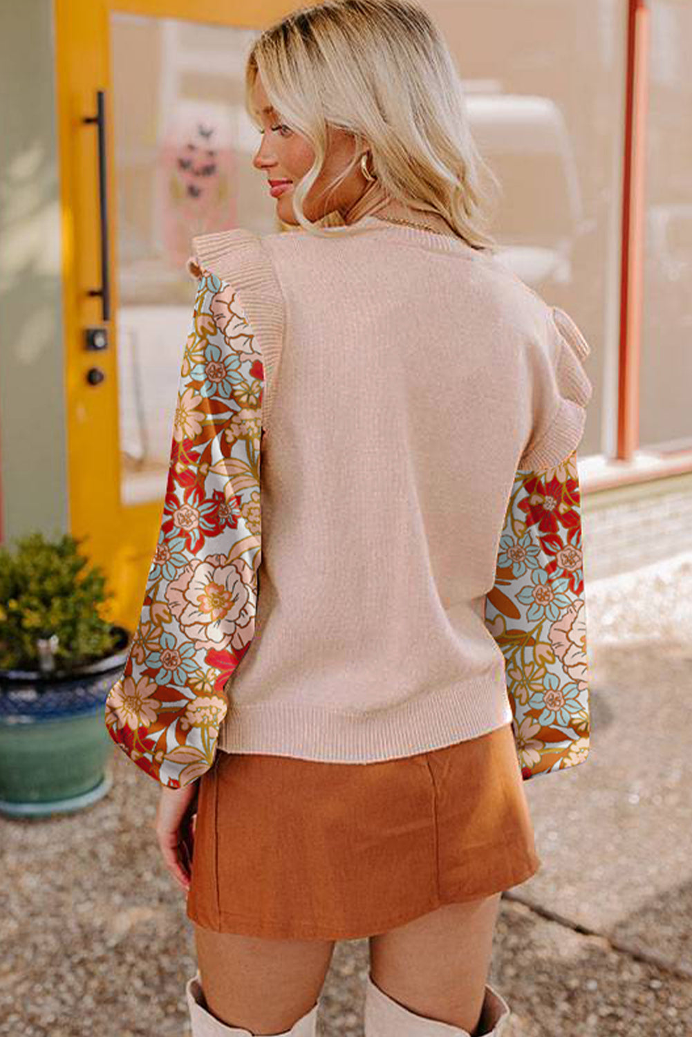 Pull patchwork en tricot torsadé parchemin avec volants et manches fleuries contrastantes