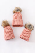 Bonnet tricoté rose corail à pompon pour bébé, enfant en bas âge et adulte