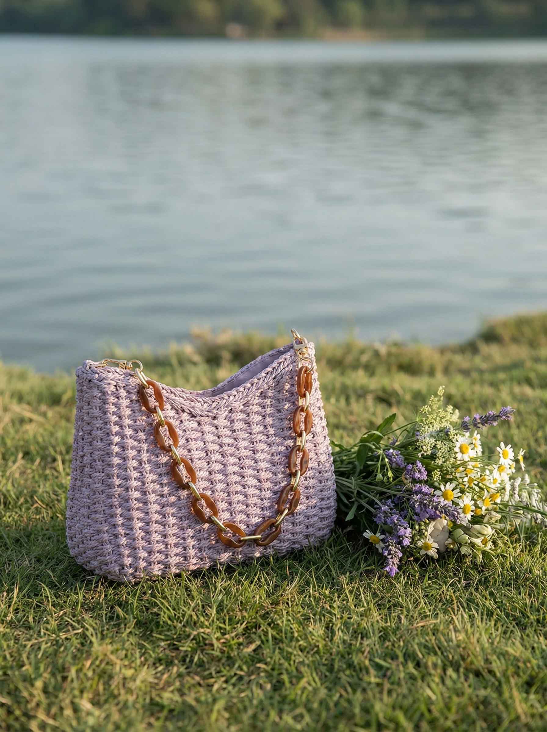 Sac bandoulière coloré en paille tressée