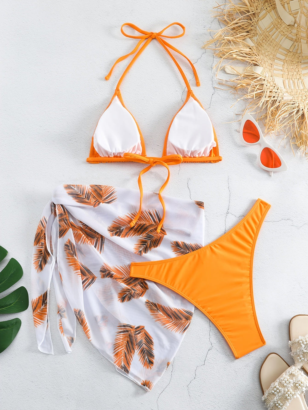 Ensemble bikini 3 pièces Feather Luxe – Maillot de bain dos nu à col licou avec imprimé plume exotique, bas de maillot taille haute à nouer et paréo – Maillot de bain extensible et confortable pour femme, idéal pour la plage et la piscine en été