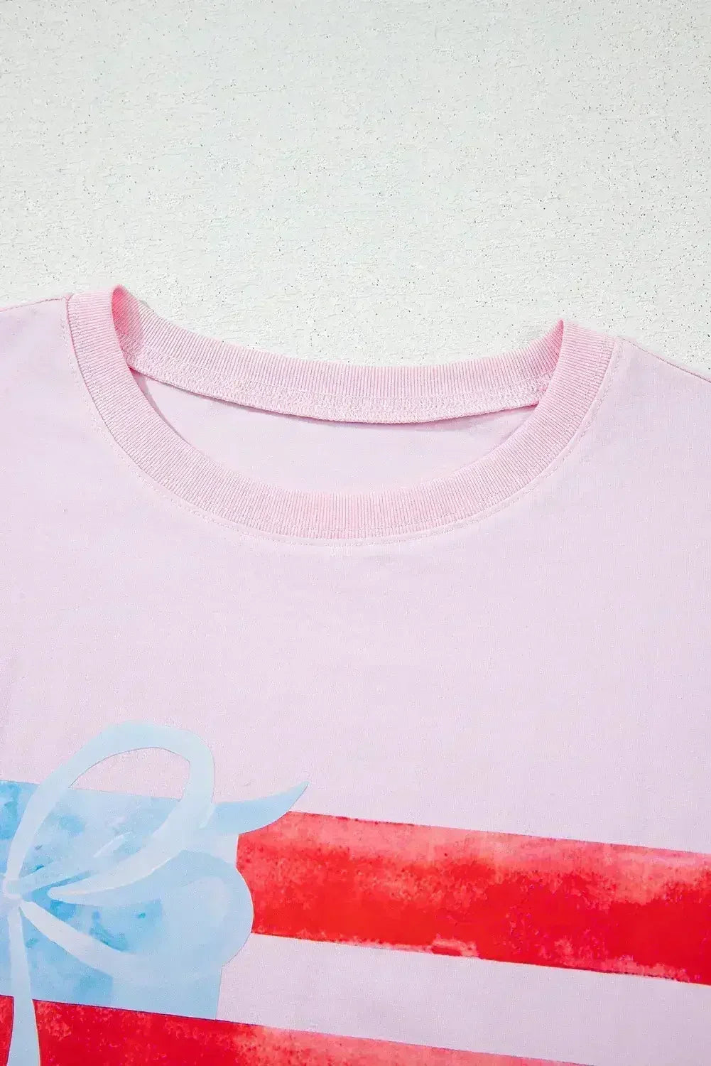 T-shirt col rond graphique White Flag Bow