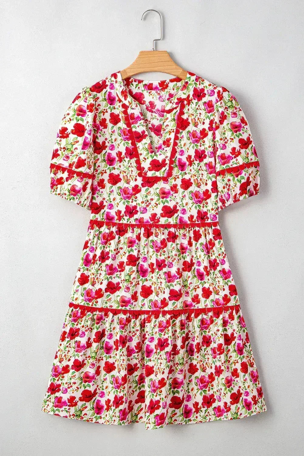 Mini-robe étagée à manches bouffantes florales rouges avec poches et broderies Ric Rac