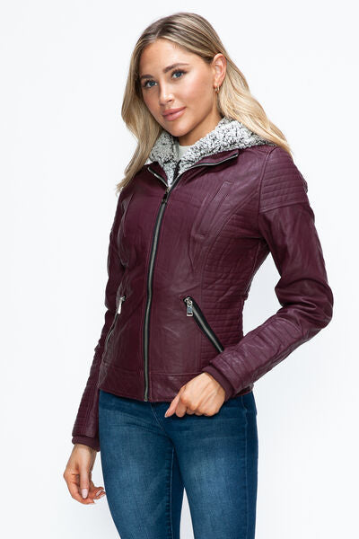 Veste double fermeture éclair superposée chaude, élégante pour femme avec capuche douillette en fausse fourrure, chic et confortable.