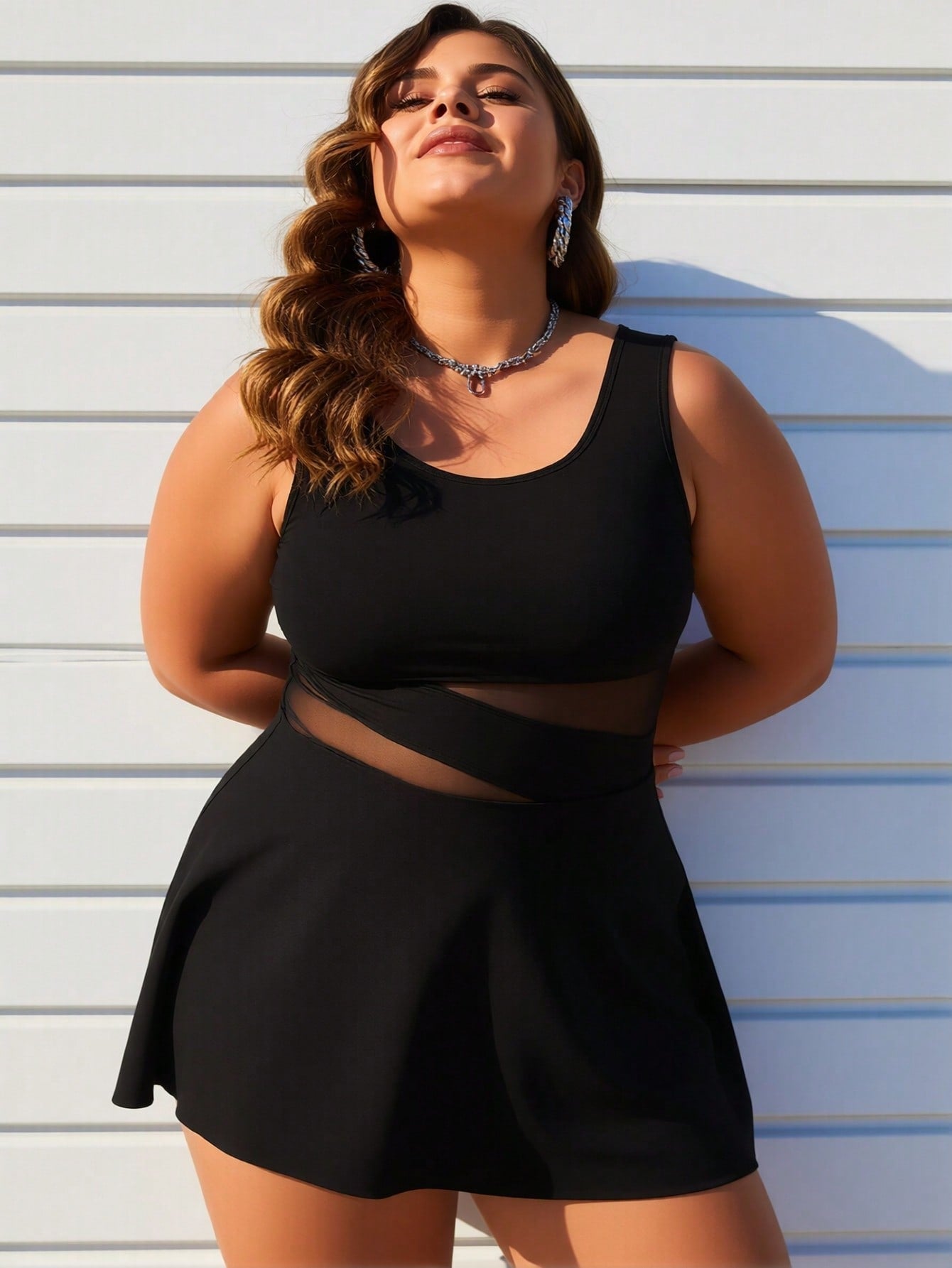 Robe de bain grande taille pour femme — Taille ajourée en maille noire et jupe évasée