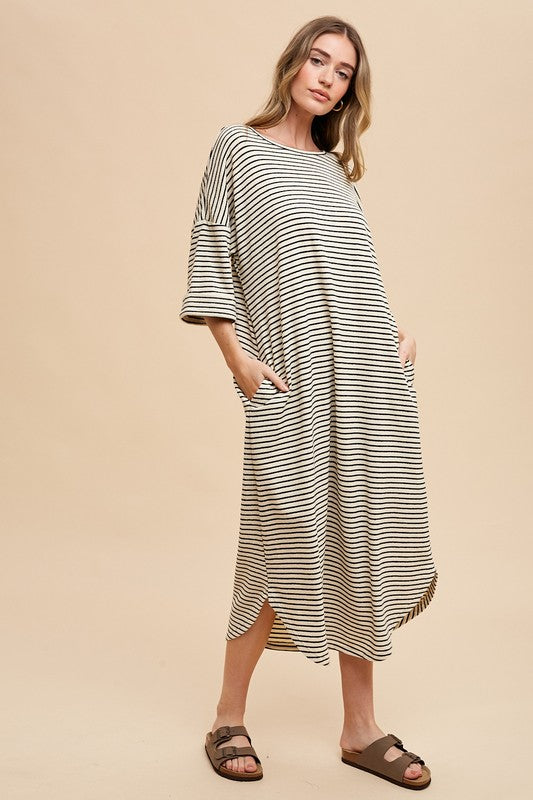 Robe longue mi-mollet rayée à col rond, douce et élégante, de conception classique