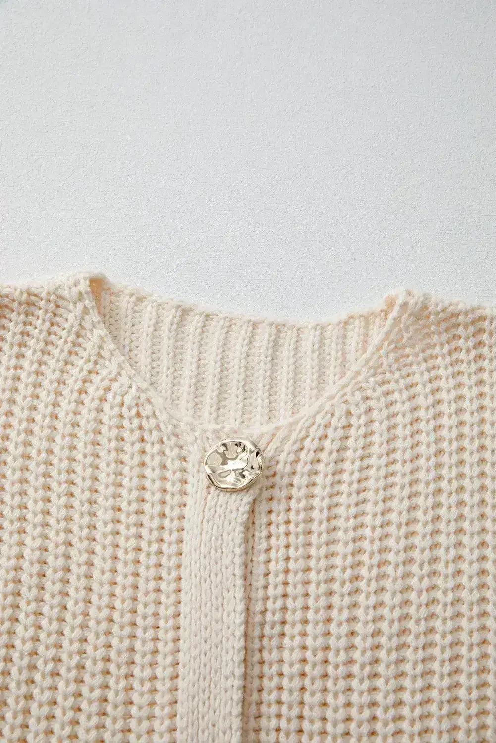 Gilet pull texturé blanc uni avec poches latérales et boutons