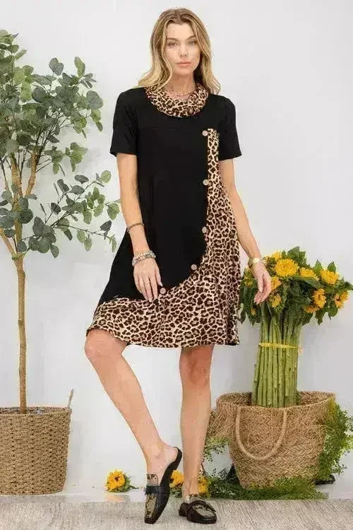 Robe Courte Grande Taille à Imprimé Léopard Manches Courtes avec Boutons Décoratifs - Femstylo