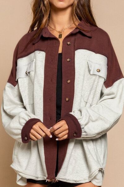 Veste moderne pour femme avec col contrastant unique, poches et fermeture boutonnée