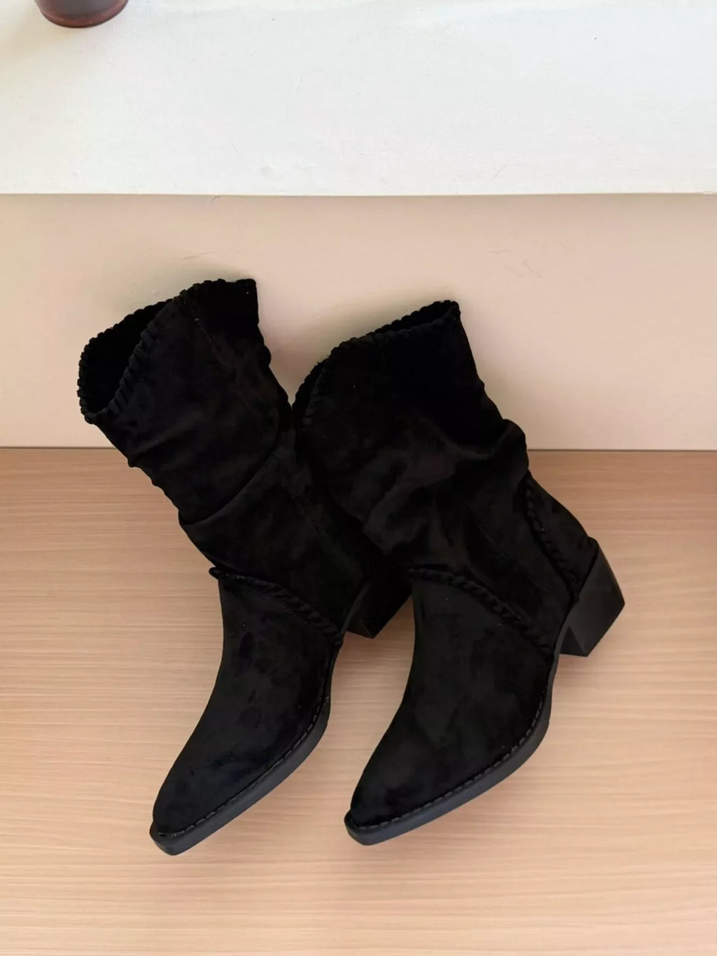 Bottes à talons blocs et bouts pointus