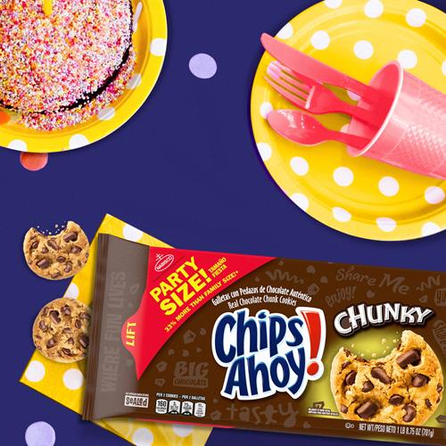 Chips Ahoy! Biscuits aux brisures de chocolat moelleux, format familial, 699 g