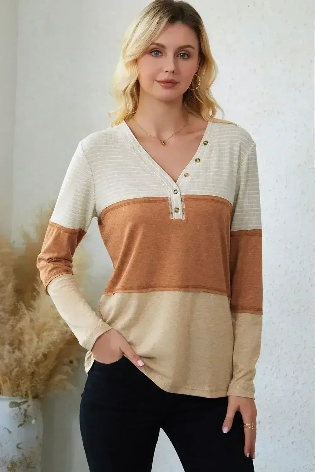 Haut Henley orange color block - Maille rayée col V | Femstylo