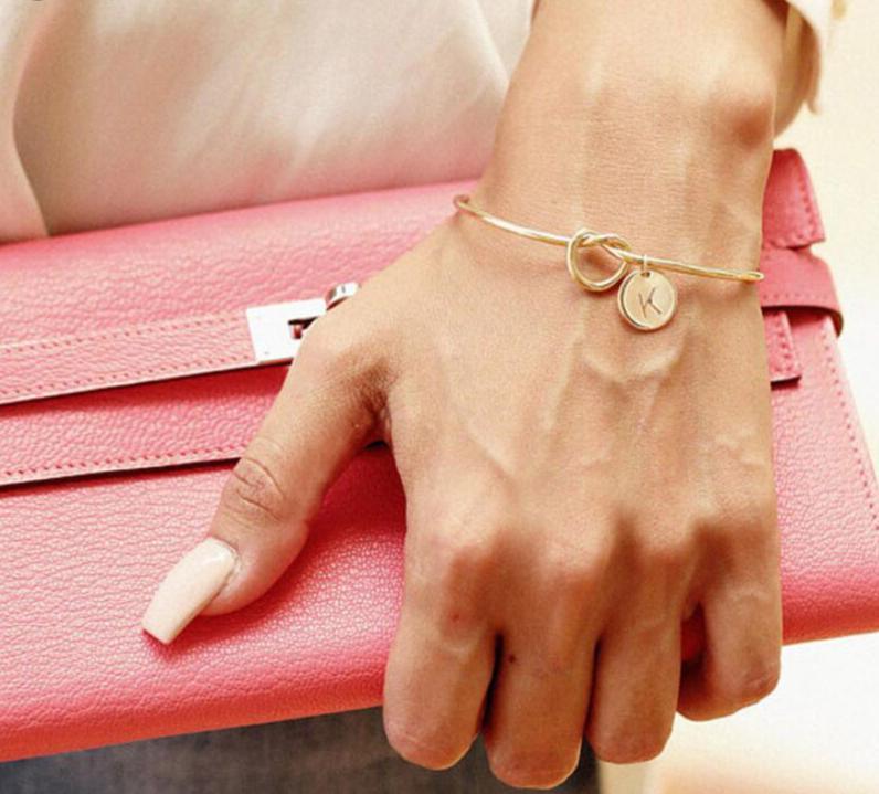 Bracelets joncs personnalisés avec initiales nœud A-Z 26 lettres Breloque initiale Bracelet Amour Joncs pour Femmes Bijoux de luxe Pour Femmes