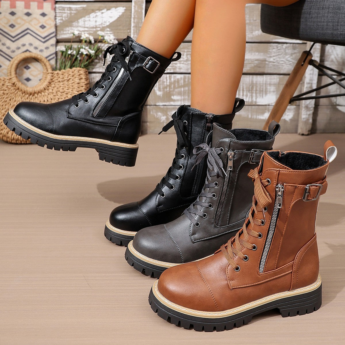 Bottes mi-hautes unies à petit talon pour femme — Bottes mi-hautes élégantes pour tous les jours