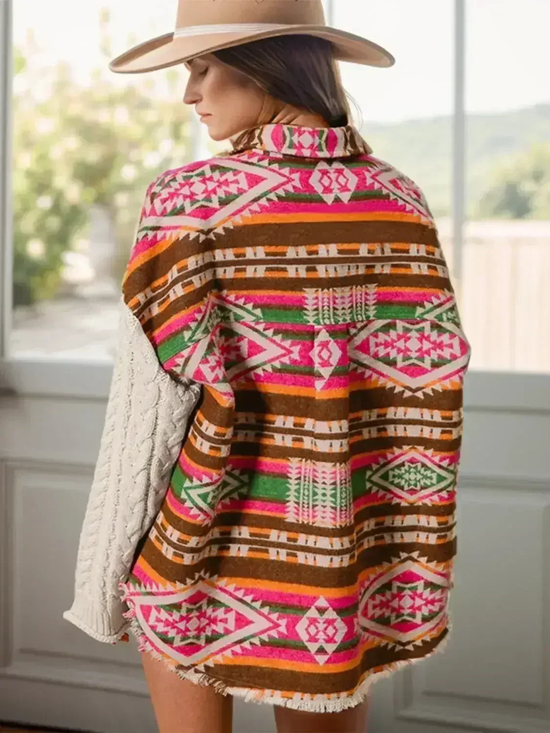 Veste à manches longues et col géométrique
