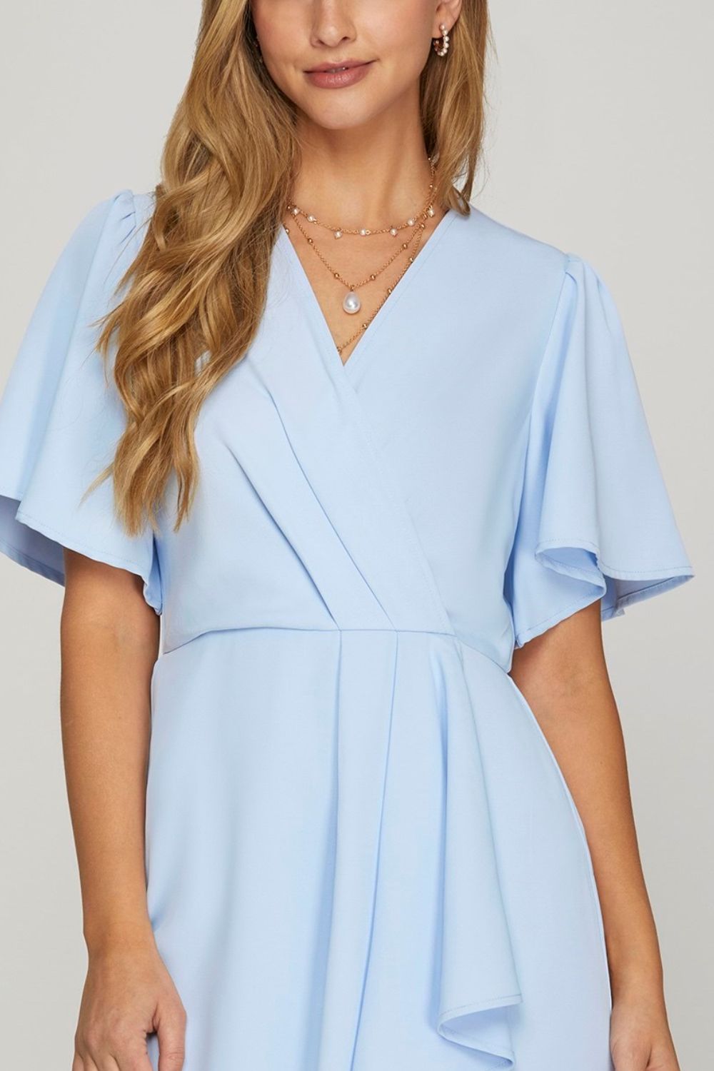 Mini-robe cache-cœur à volants et manches courtes flottantes pour femme – Mini-robe cache-cœur ludique et féminine à manches flottantes