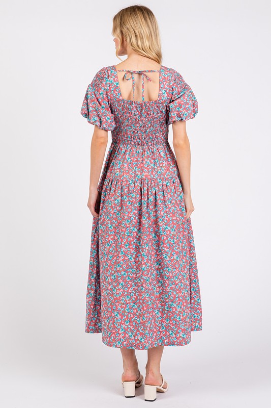 Nouvelle robe midi d'été smockée à fleurs, encolure carrée et manches bouffantes – Style vintage, féminine, tendance, romantique et coupe flatteuse