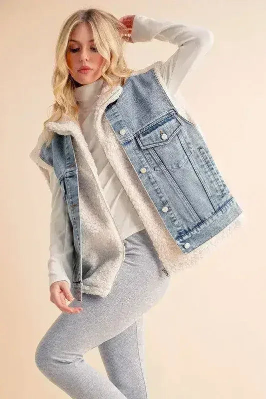 Gilet en jean à patch Sherpa Aemi + Co style deux pièces