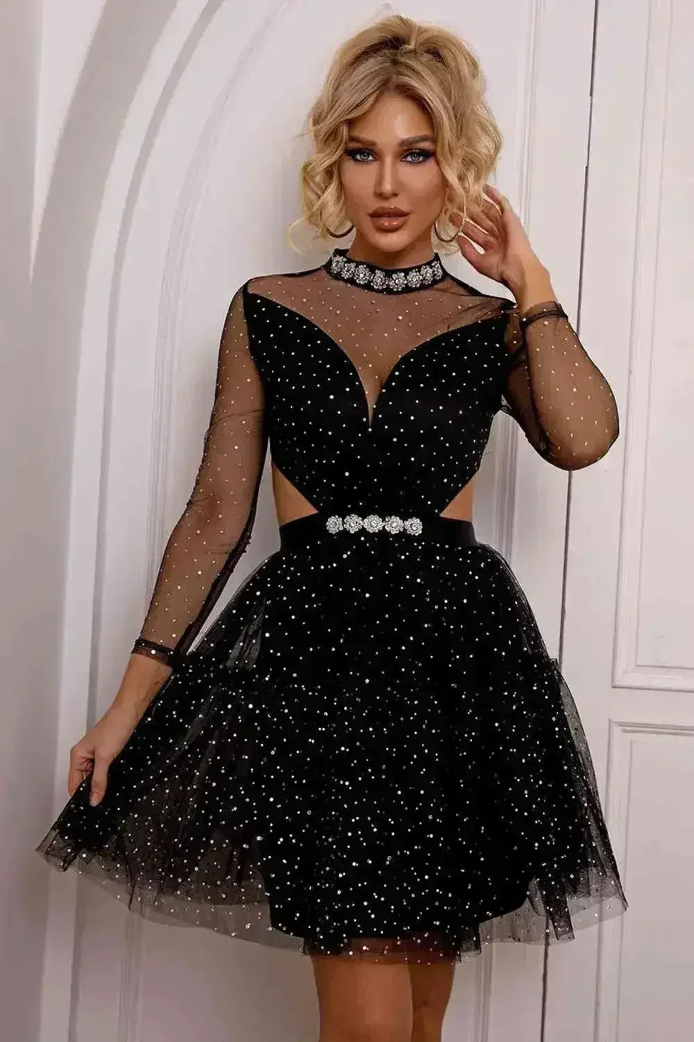 Robe en maille à col montant découpé