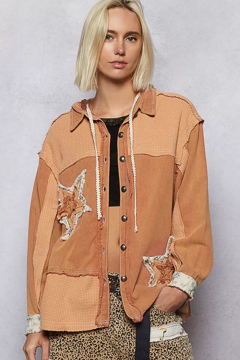 Veste à capuche boutonnée POL avec motif d'étoiles