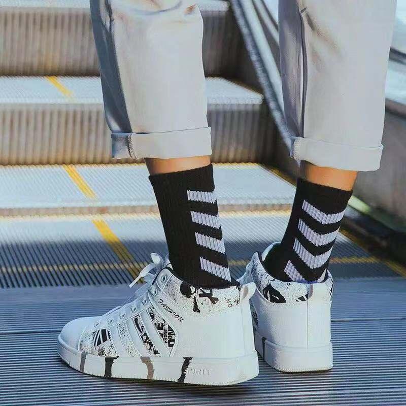 1 paire de chaussettes unisexes Crew neuves en coton pur noir et blanc, mode sport, skateboard, streetwear, chaussettes longues chaudes d'hiver et d'automne pour hommes et femmes