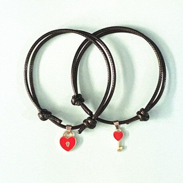 1 paire de bracelets pour couple en alliage, breloque clé et cadenas cœur, bracelet en corde tressée à la main, ensemble de bracelets pendentifs clé et cadenas, bracelet réglable en corde tressée noire avec cadenas et clé cœur pour femme