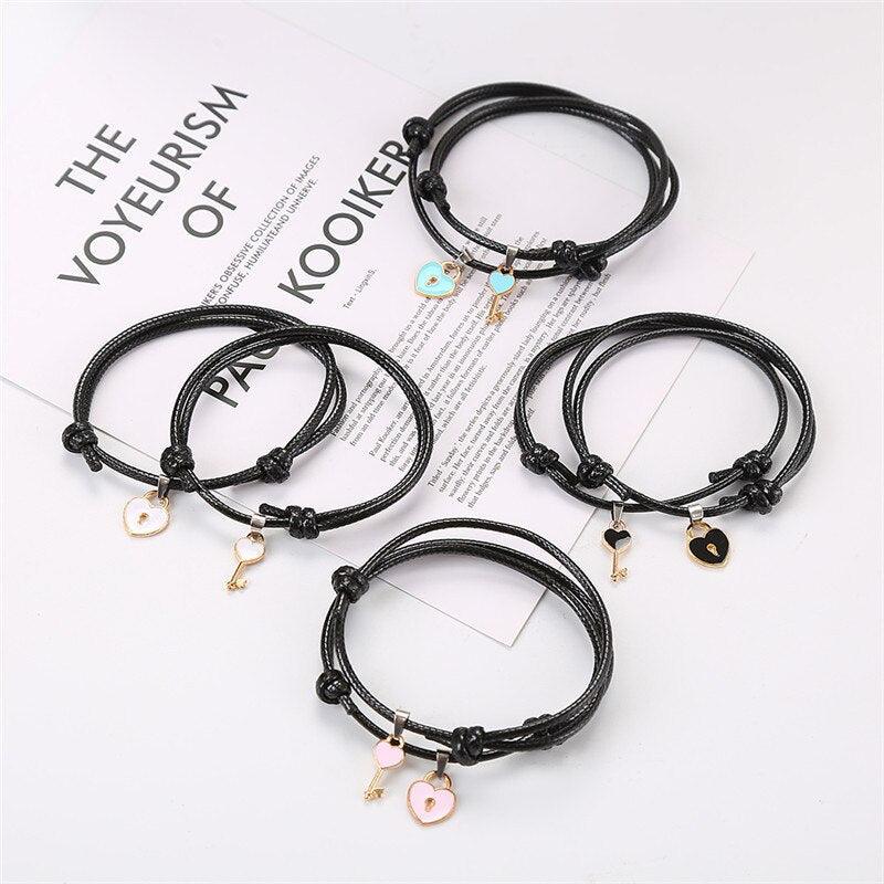 1 paire de bracelets pour couple en alliage, breloque clé et cadenas cœur, bracelet en corde tressée à la main, ensemble de bracelets pendentifs clé et cadenas, bracelet réglable en corde tressée noire avec cadenas et clé cœur pour femme