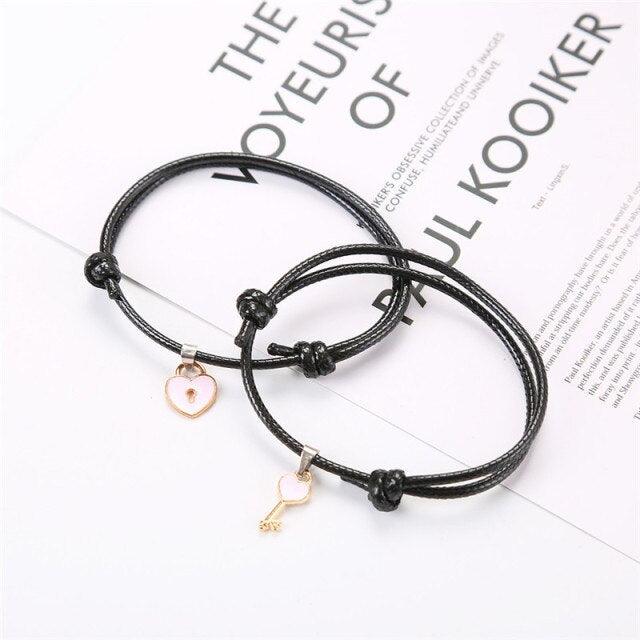 1 paire de bracelets pour couple en alliage, breloque clé et cadenas cœur, bracelet en corde tressée à la main, ensemble de bracelets pendentifs clé et cadenas, bracelet réglable en corde tressée noire avec cadenas et clé cœur pour femme