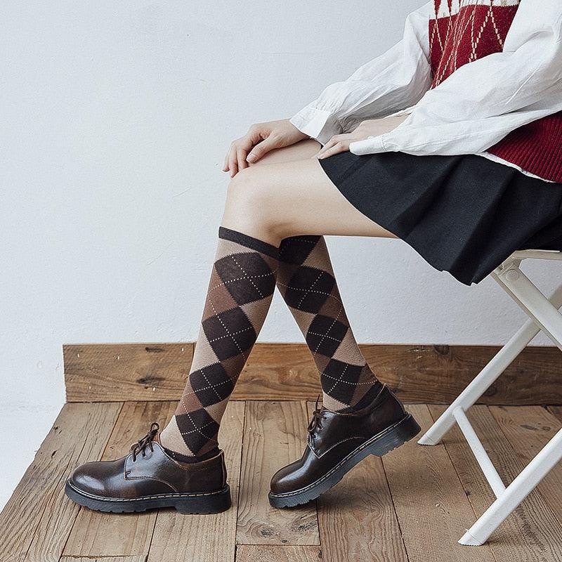 1 Paire de Chaussettes Montantes Chaudes Motif Losanges en Coton Style Collège pour Automne Hiver Chaussettes de Course et d'Escalade à la Mode pour Hommes et Femmes
