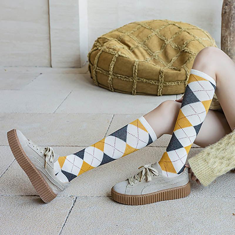 1 Paire de Chaussettes Montantes Chaudes Motif Losanges en Coton Style Collège pour Automne Hiver Chaussettes de Course et d'Escalade à la Mode pour Hommes et Femmes