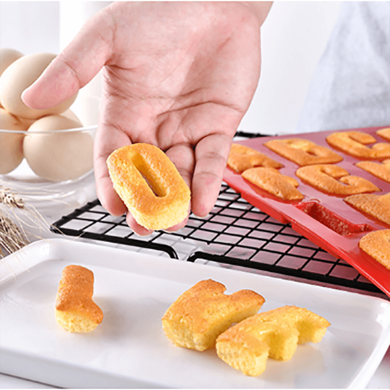 1 Pcs Silicone Grand Alphabet Glaçons Chocolat Lettre Moule Pochoir Gâteau Gelée Cupcake Moule de Cuisson Plateau à Glaçons Moule à Biscuits 26 Grandes Lettres Moule en Silicone Moule Alphabet Moule Chocolat Moule à Biscuits Bac à Glaçons