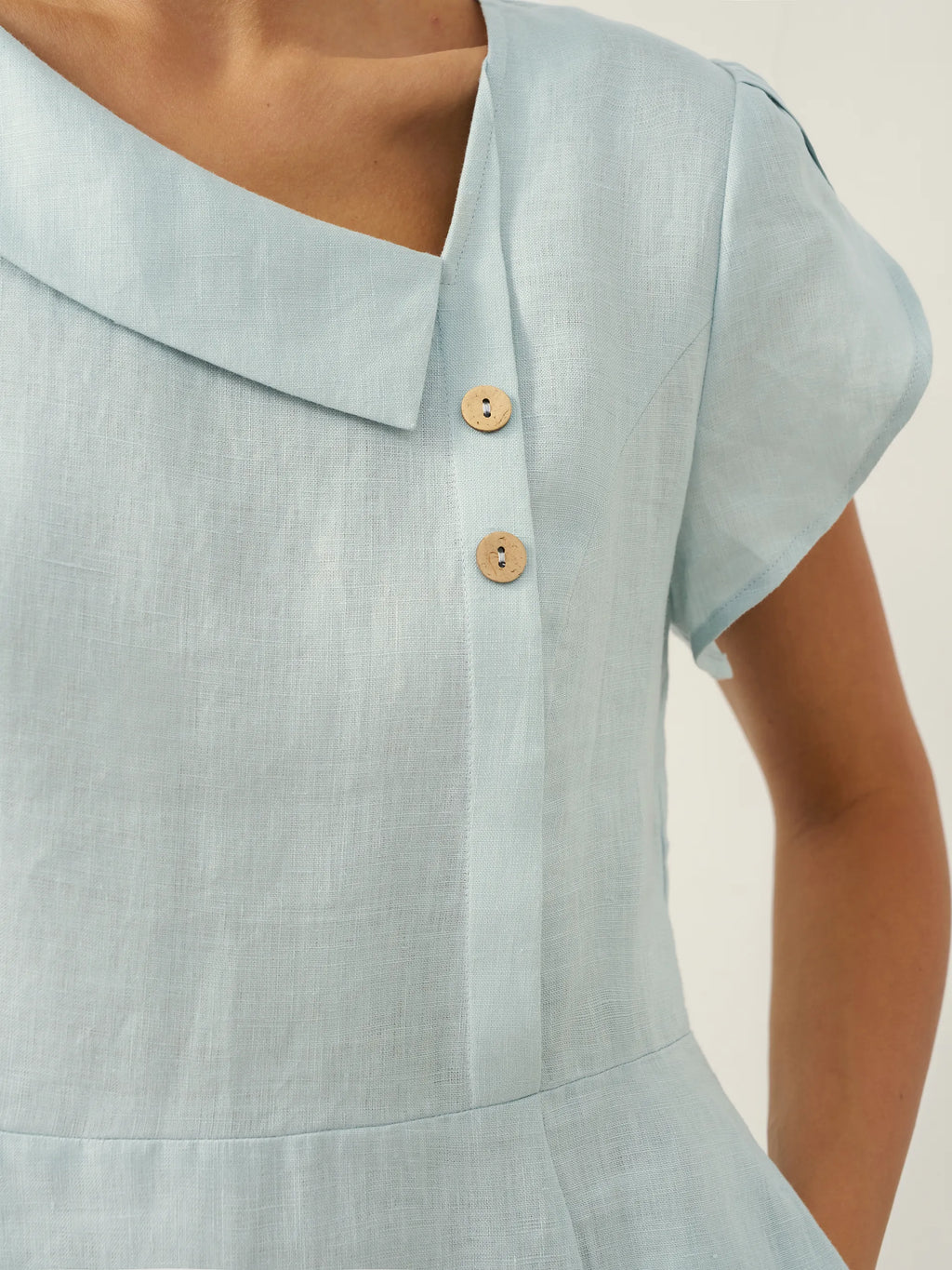 Robe Courte FIONA 100 % Lin avec Col Croissant et Manches Volantes