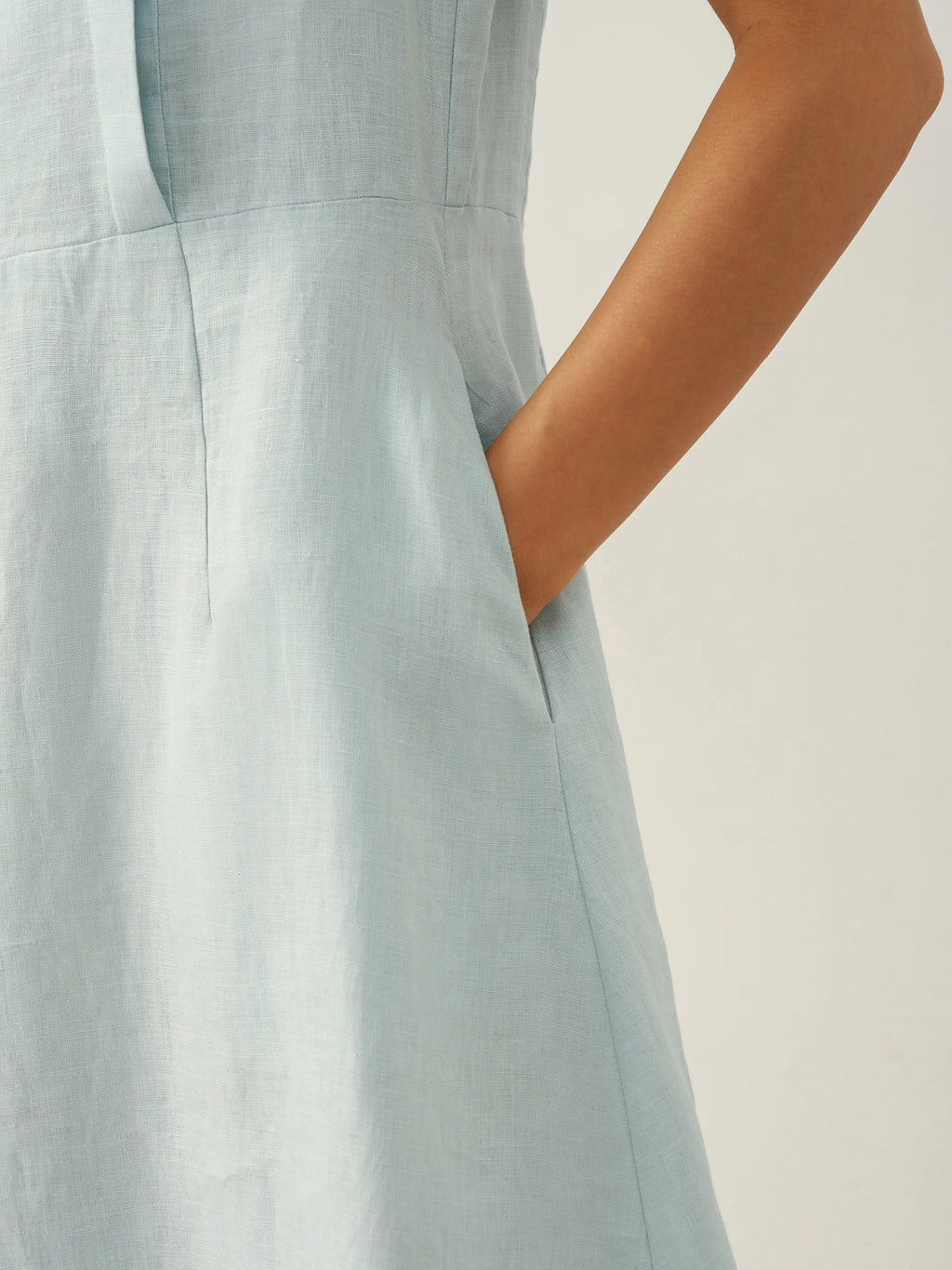 Robe Courte FIONA 100 % Lin avec Col Croissant et Manches Volantes