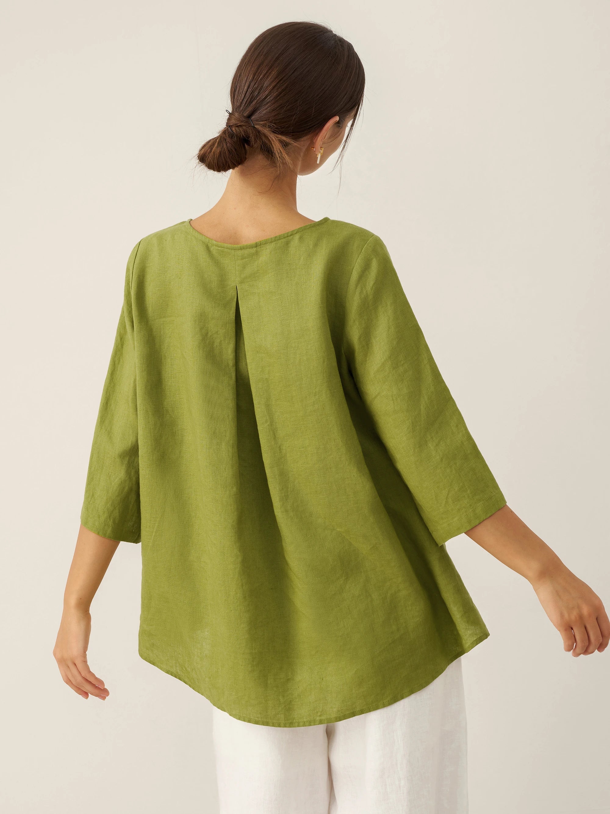 Haut BRIANNA 100 % lin, encolure ronde, ourlet asymétrique