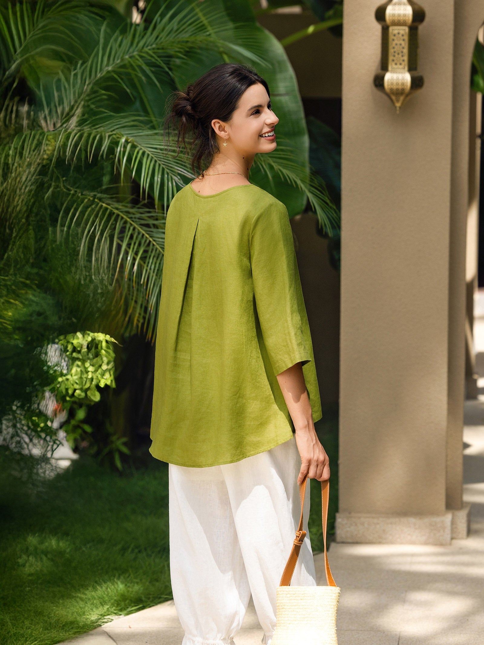 Haut BRIANNA 100 % lin, encolure ronde, ourlet asymétrique