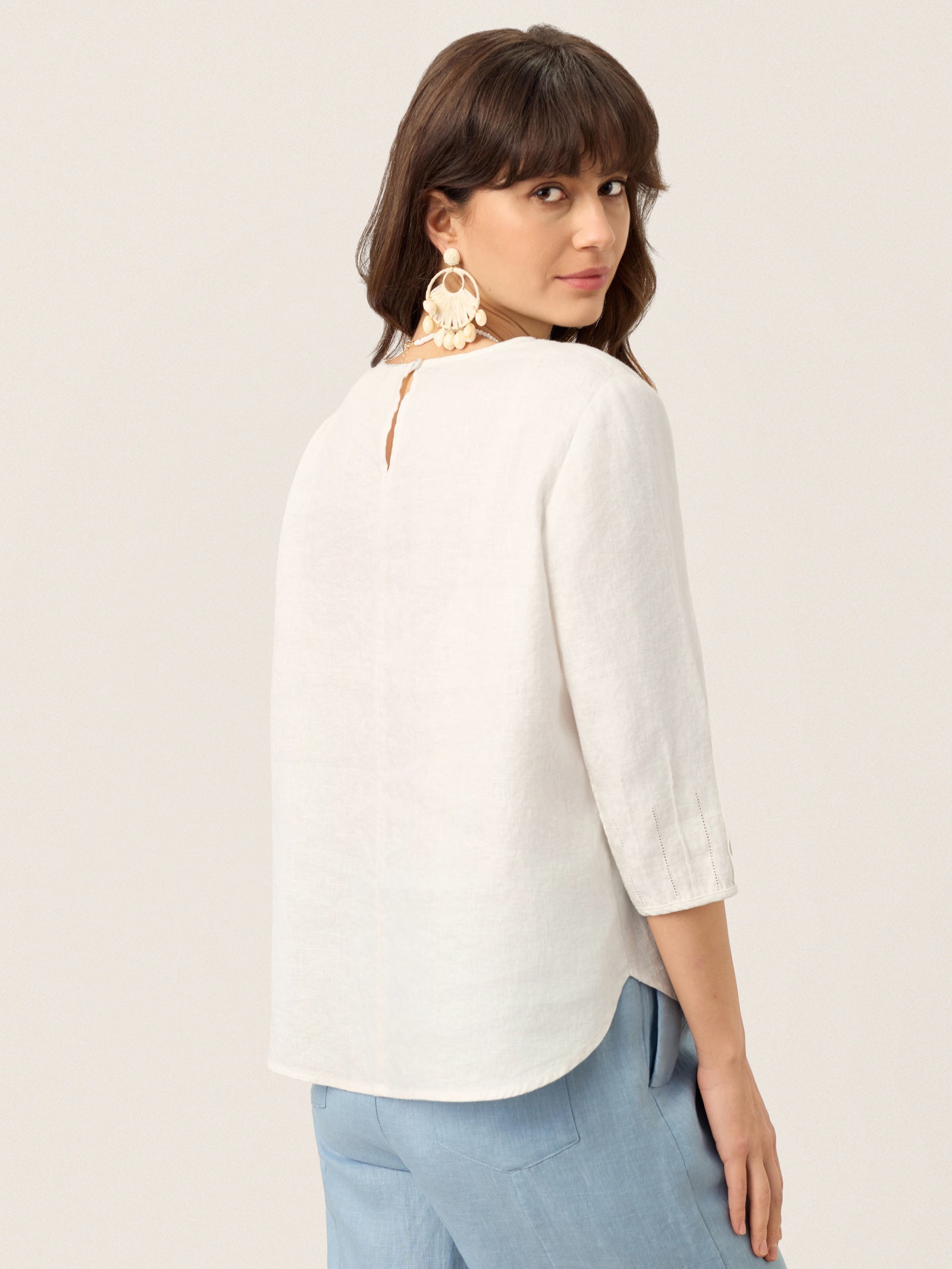 Haut ample FELICIA 100 % lin à encolure dégagée et fente au dos