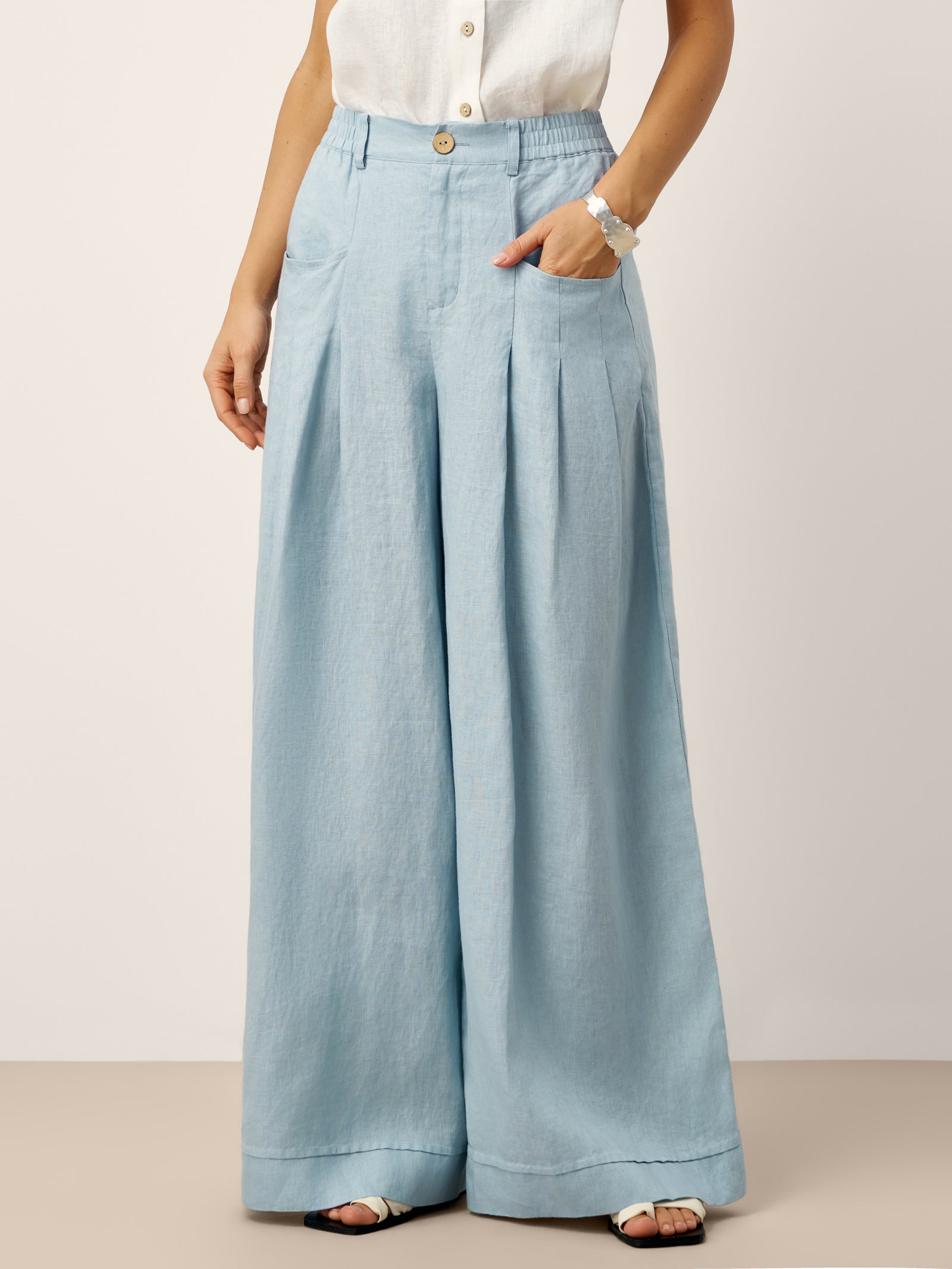 Pantalon VERIDIANA en 100 % lin, plissé sculpté et dos élastiqué, coupe décontractée