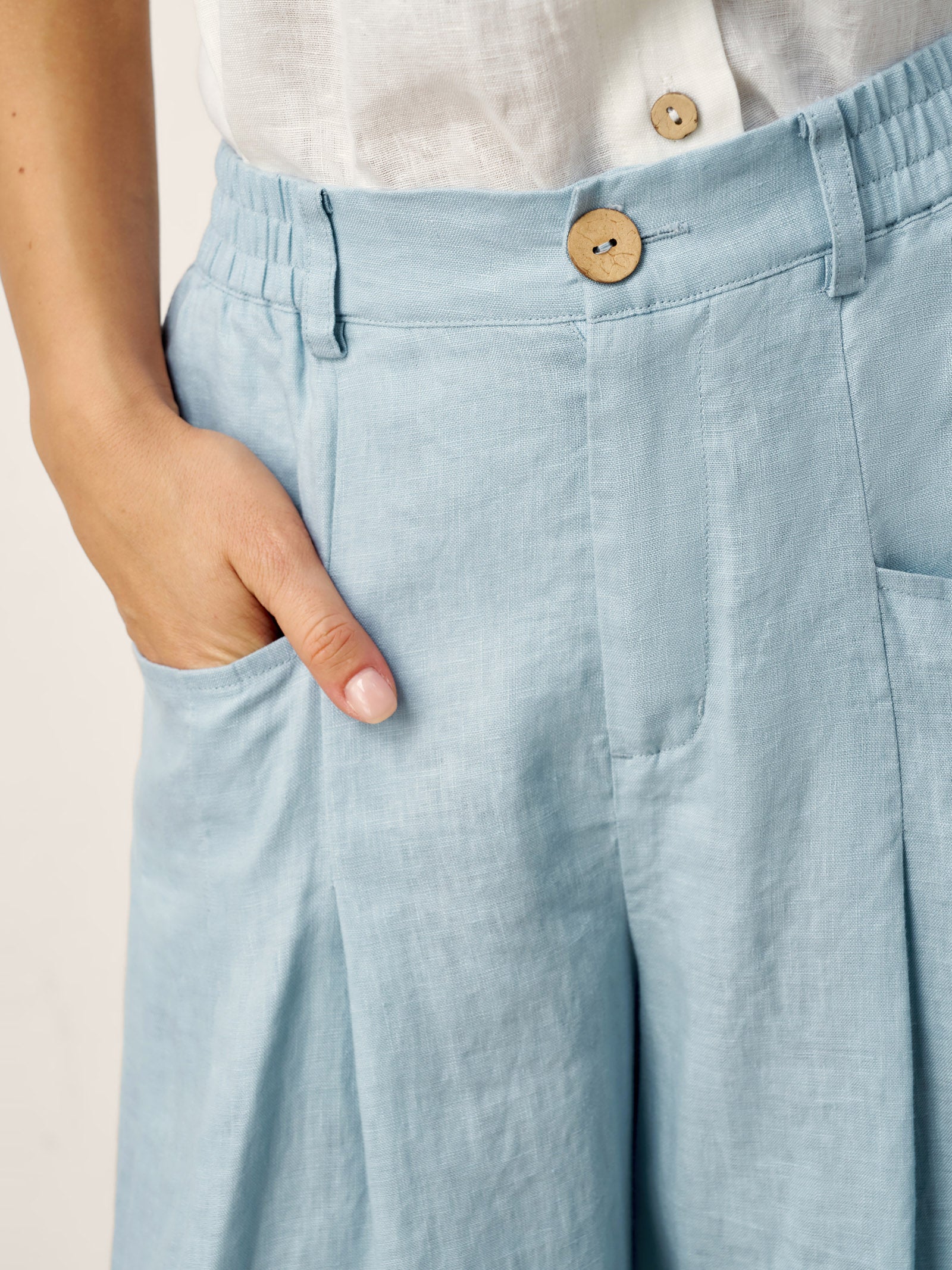 Pantalon VERIDIANA en 100 % lin, plissé sculpté et dos élastiqué, coupe décontractée