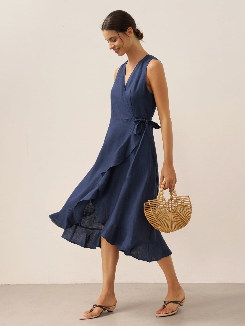 Robe midi MAYA en lin pur avec col en V et ourlet à volants