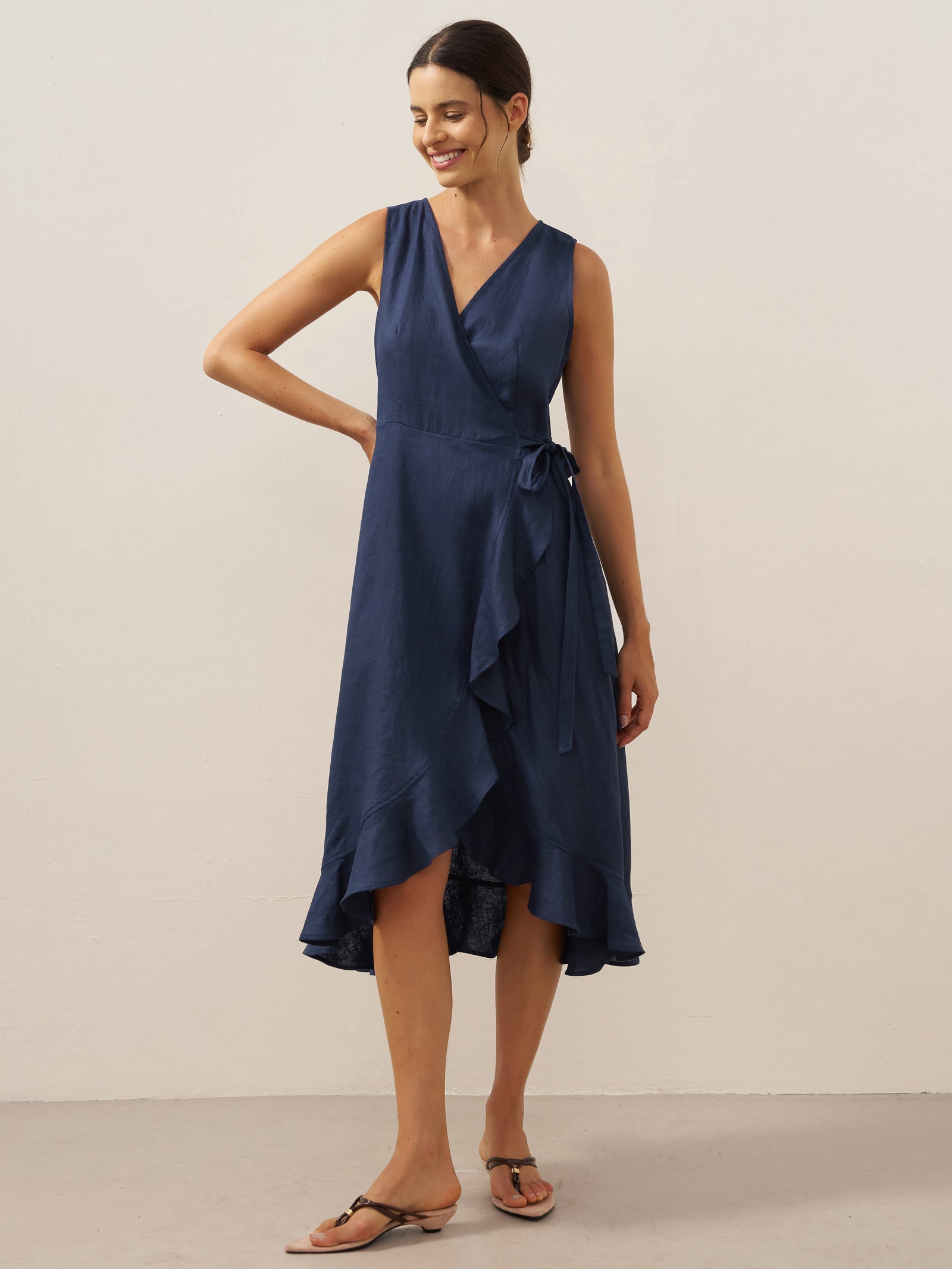 Robe midi MAYA en lin pur avec col en V et ourlet à volants