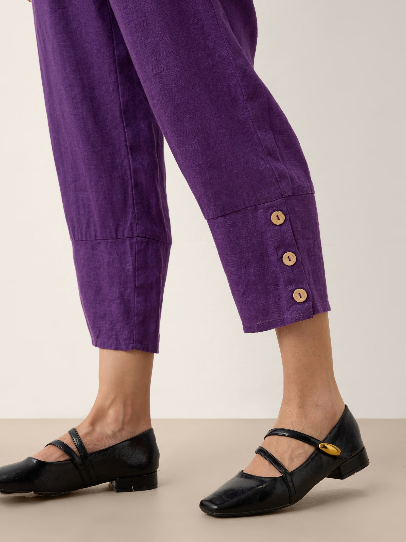 Pantalon fuselé boutonné artisanal 100 % lin KATHERINE