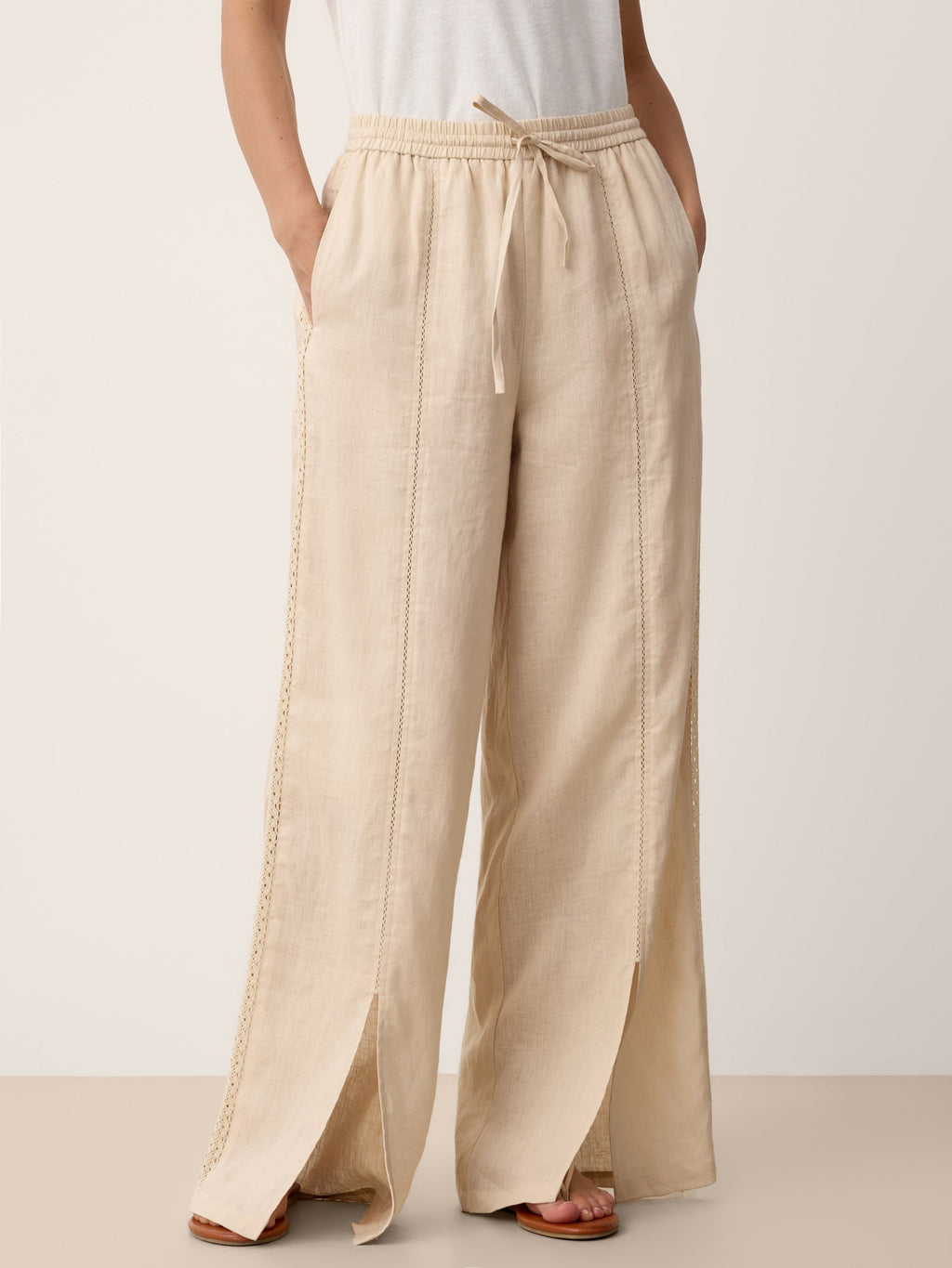 Pantalon BRONTE 100 % lin avec empiècements en dentelle et ourlet fendu