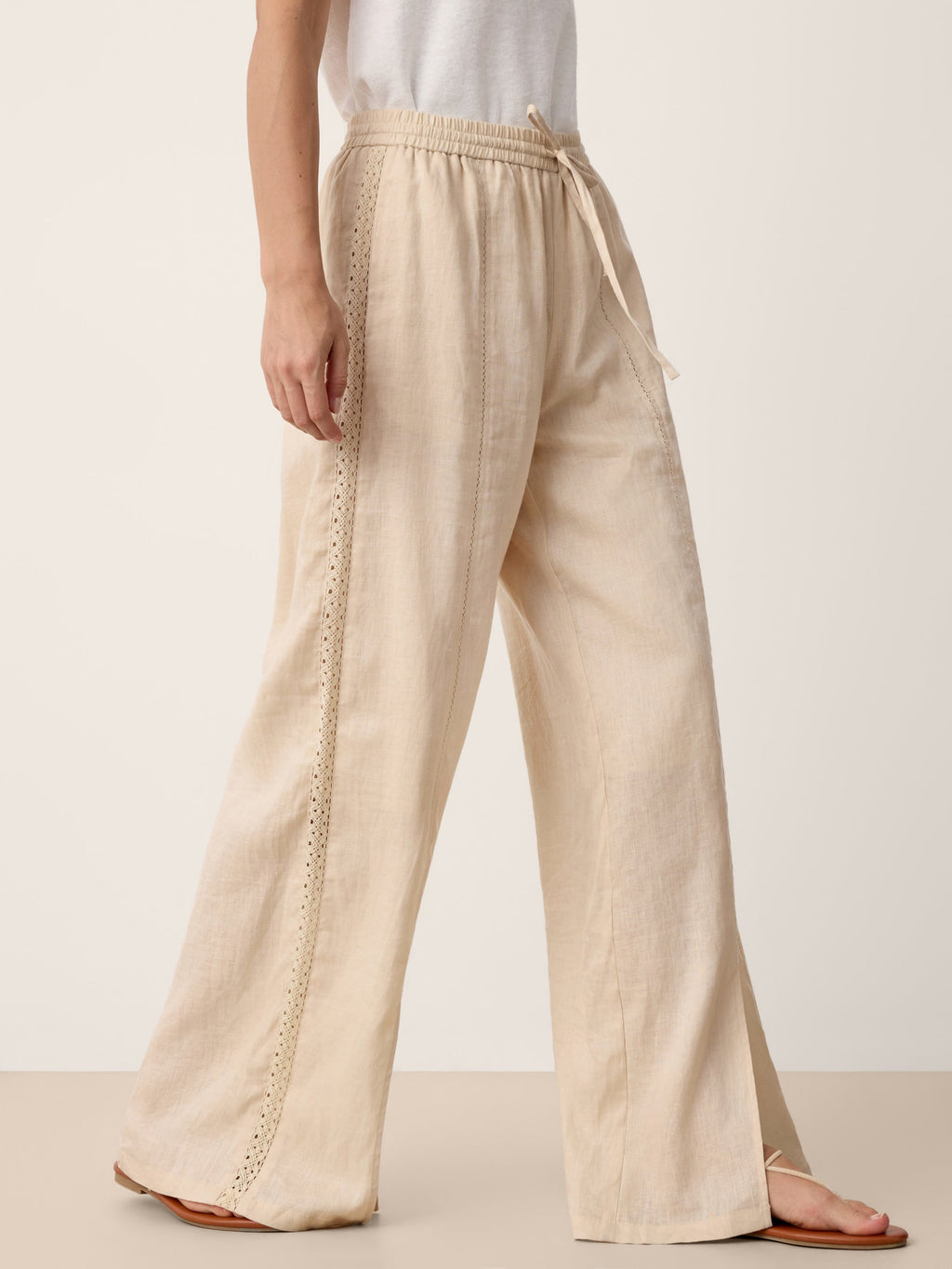 Pantalon BRONTE 100 % lin avec empiècements en dentelle et ourlet fendu
