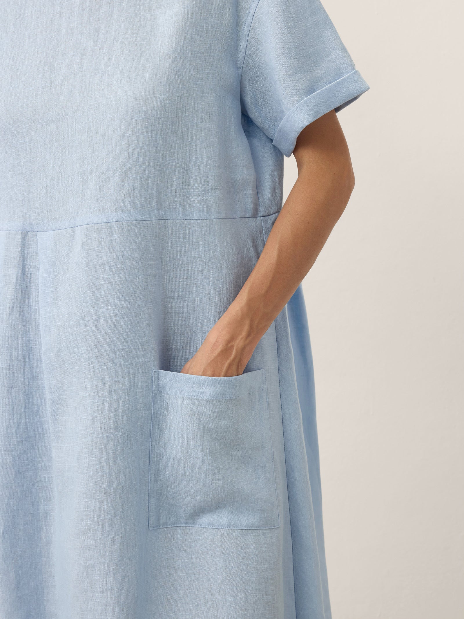 Robe courte à rayures en lin 100% avec panneaux, manches courtes MORGAN