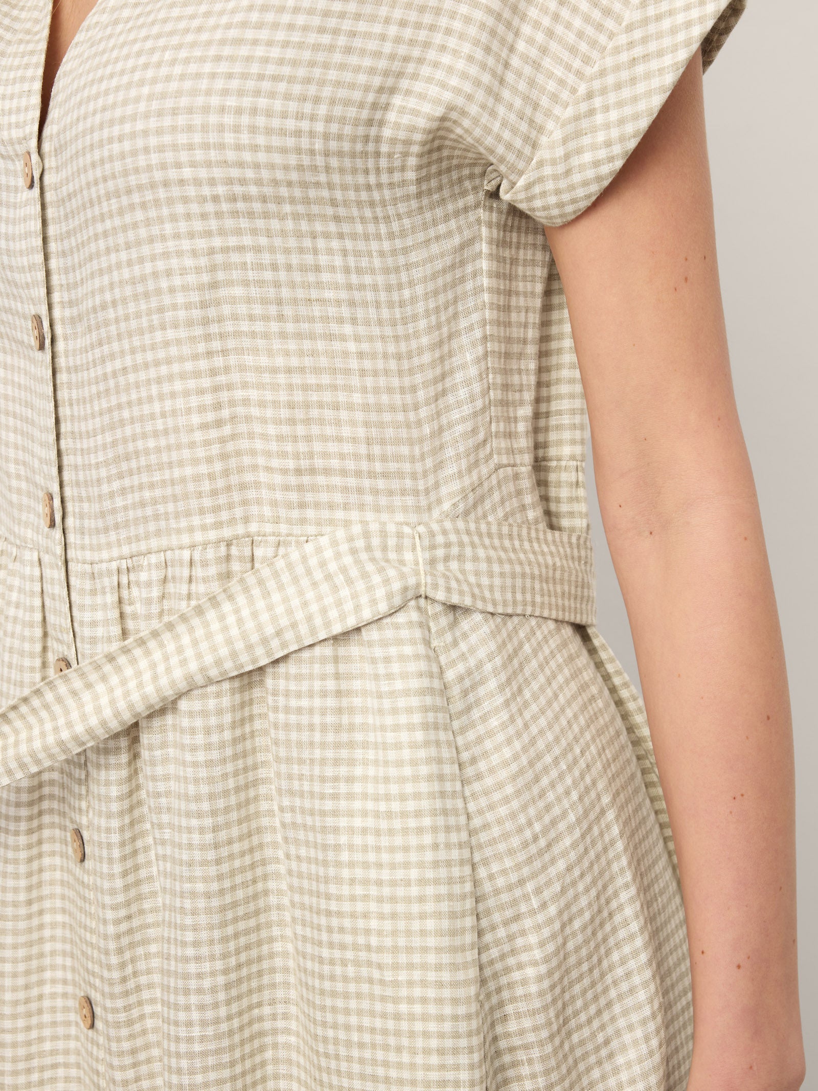 Robe longue Larissa 100 % lin à carreaux avec ceinture amovible et boutonnage devant