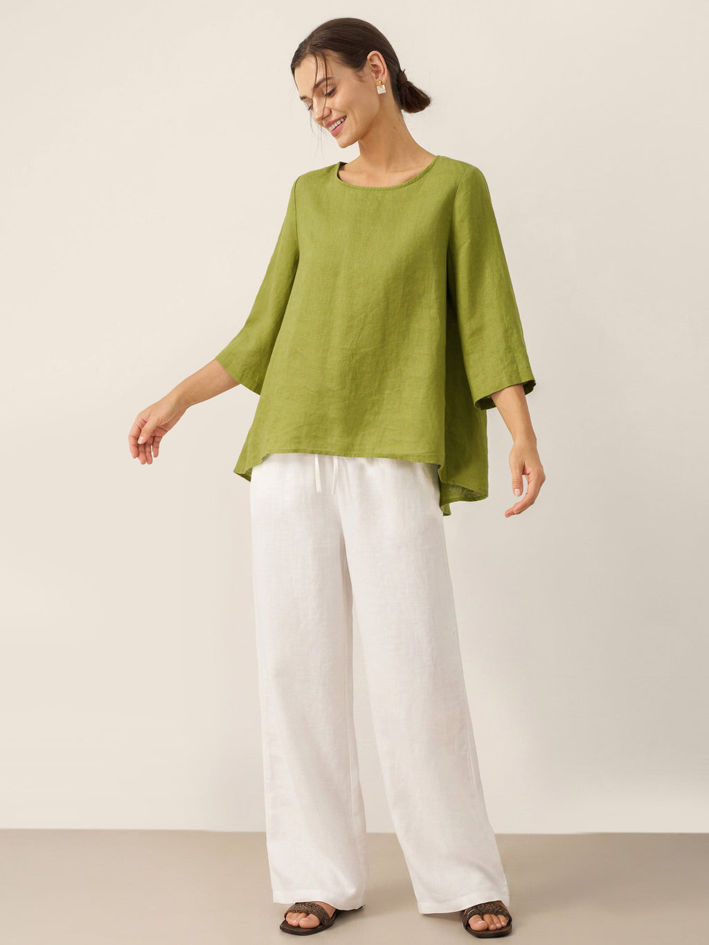 Haut BRIANNA 100 % lin, encolure ronde, ourlet asymétrique