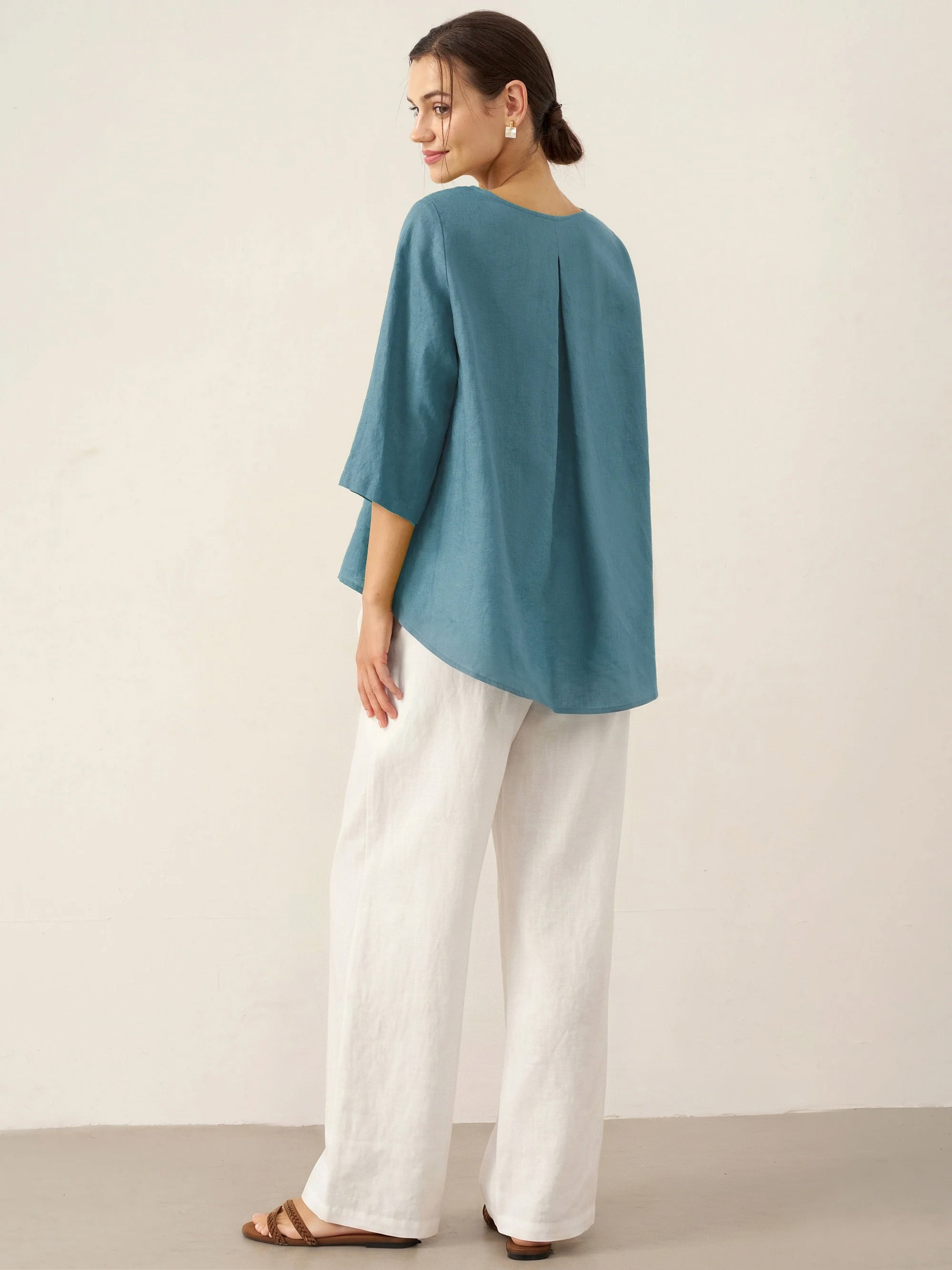 Haut BRIANNA 100 % lin, encolure ronde, ourlet asymétrique